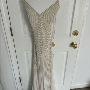DB Studio Beaded‎ Sheath V-neck Dress w/ Godets - Sz 6